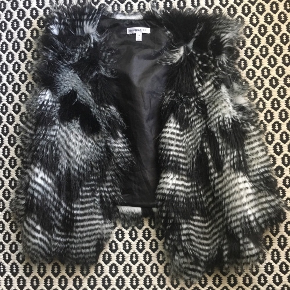 Black and White Fur Vest - Picture 2 of 4